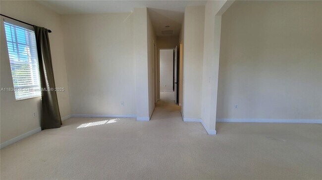 Foto del edificio - 6033 NW 118th Dr