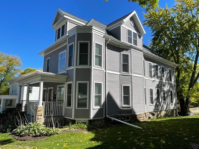 Building Photo - 141 E Gorham St