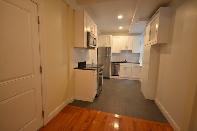 Building Photo - 129 Sutherland Rd