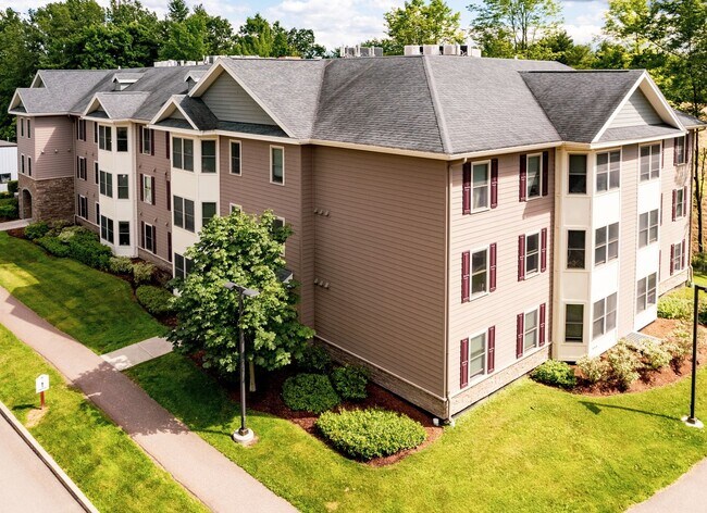 Foto del edificio - 2 Bedroom/ 2 Bathroom End Unit Coming Avai...
