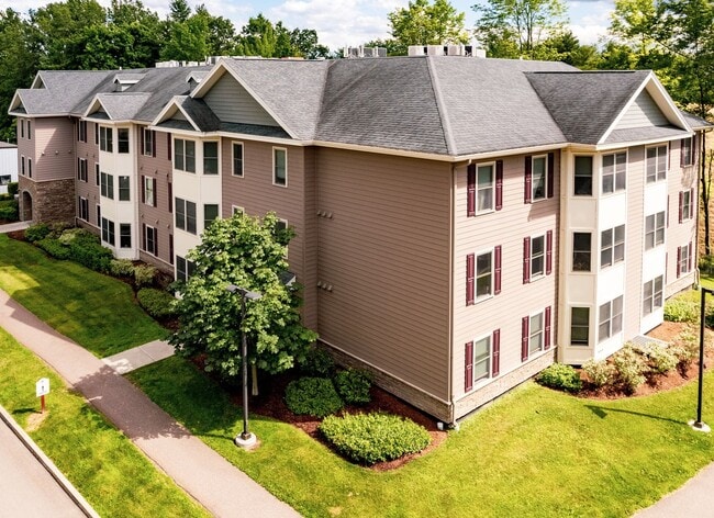 Building Photo - 2 Bedroom/ 2 Bathroom End Unit Coming Avai...
