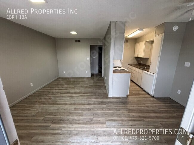 Building Photo - 525 S Duncan Ave