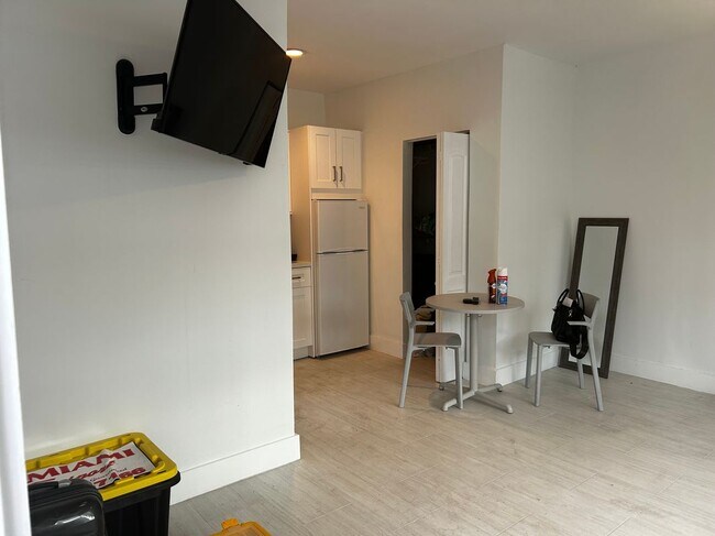 Foto del edificio - 1615 N 28th Ct