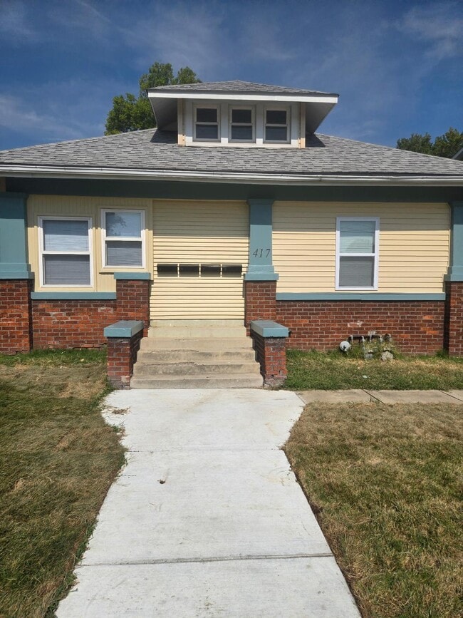 Building Photo - 417 Saint Louis Rd