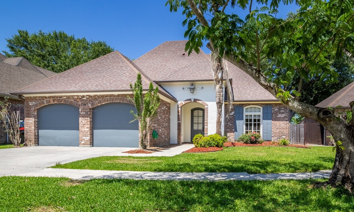Primary Photo - 107 Briarbend Dr