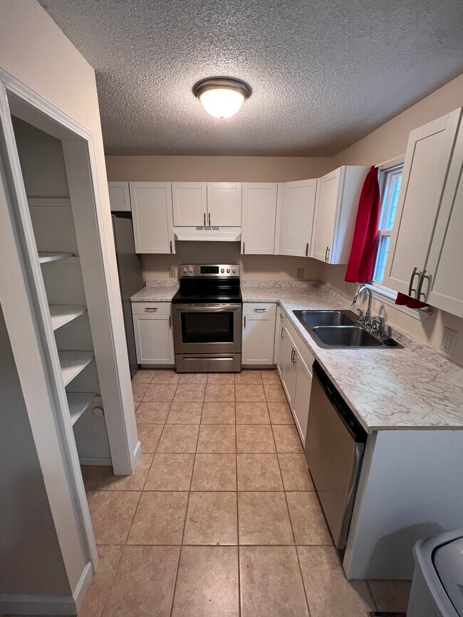 Building Photo - 107 Montague Dr