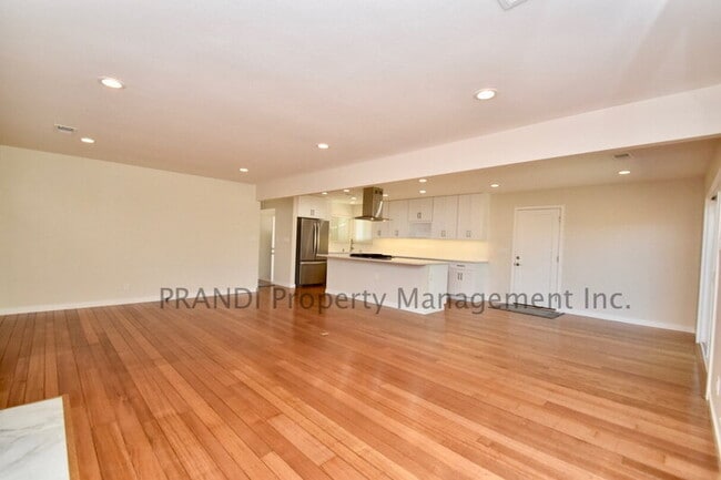 Foto del edificio - 627 Tanbark Terrace