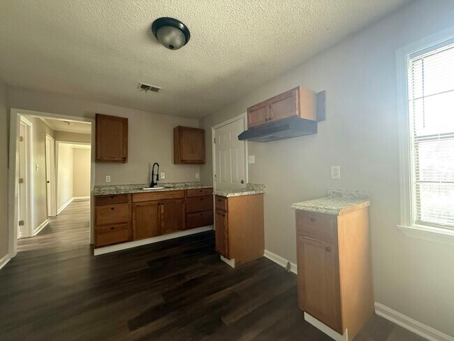 Building Photo - 2076 Goff Ave