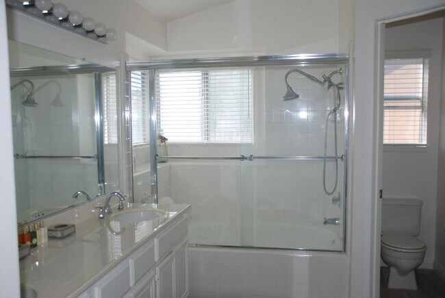 Foto del edificio - 16236 Peppertree Ln