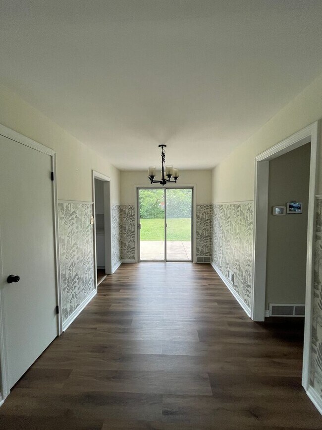Building Photo - Family Friendly Home in Oakwood Estates