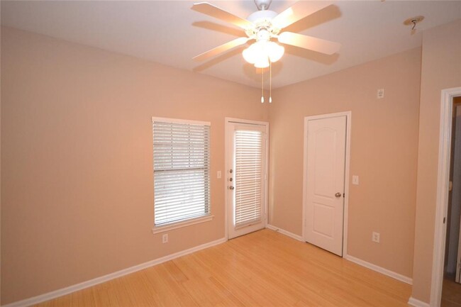 Building Photo - 2 Bedroom 2.5 Bath Townhome in Four Points...