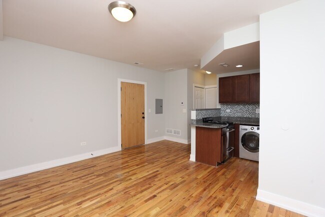 Foto del edificio - 562 W Arlington Pl