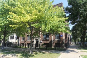 Building Photo - 1206 W Wellington Ave