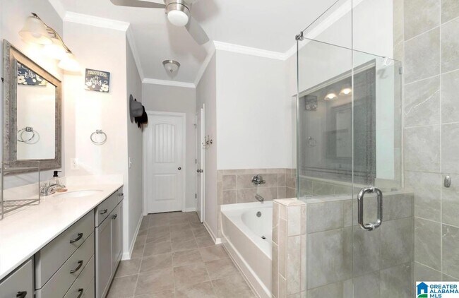 Foto del edificio - 8682 Highlands Dr
