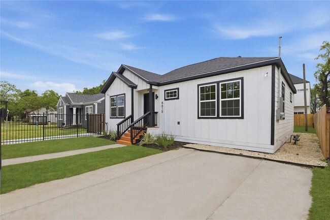 Photo - 4610 Providence St Apartment