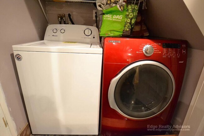 Foto del edificio - Central Heat/AC, In-Unit Washer and Dryer,...