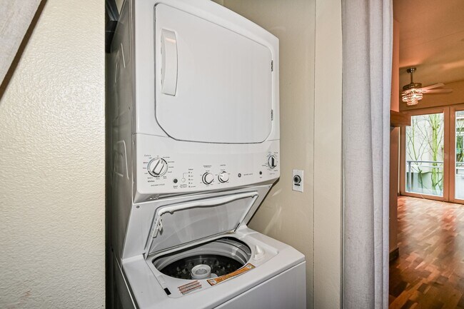 Foto del edificio - 375 Kirkland Ave