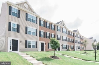Building Photo - 10 Breezewood Dr