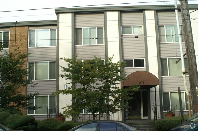 Building Photo - 1707 Boylston Ave