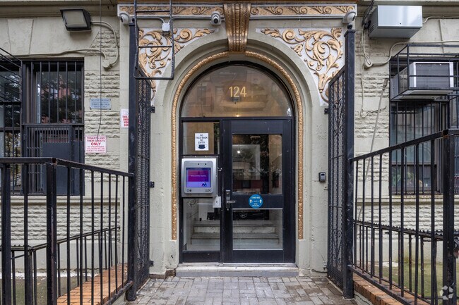 Entrada - 124-136 E 117th St