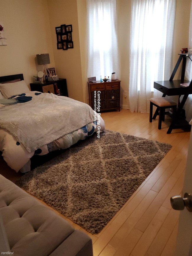 Building Photo - 3 br, 1 bath House - 36 Howard St # 2
