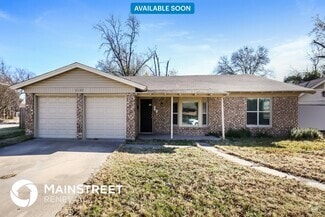 Building Photo - 2132 David Dr
