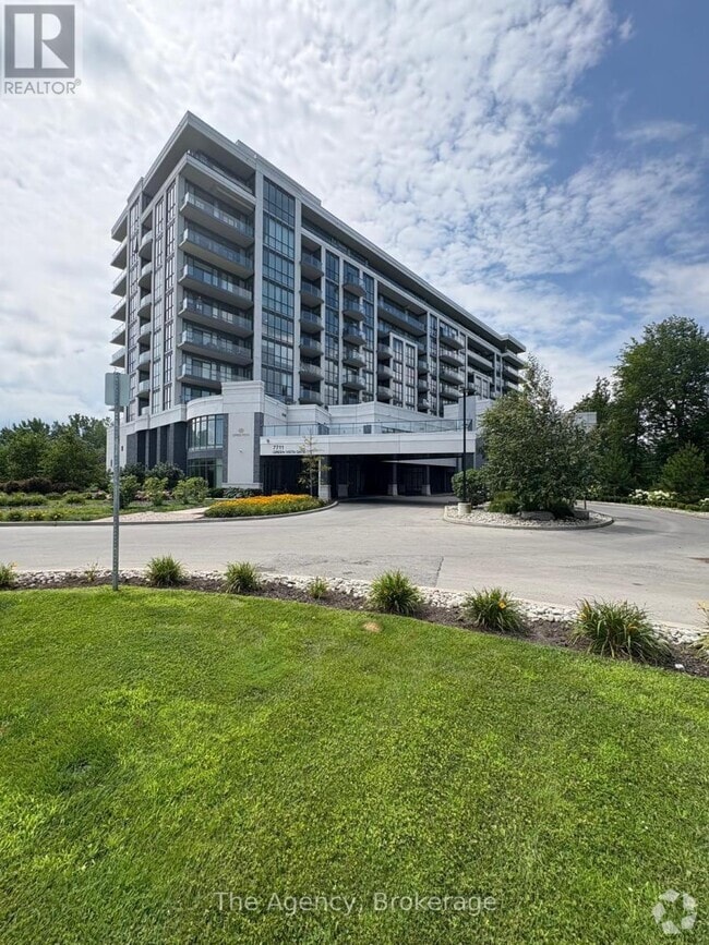 Building Photo - 7711-7711 Green Vista Gate
