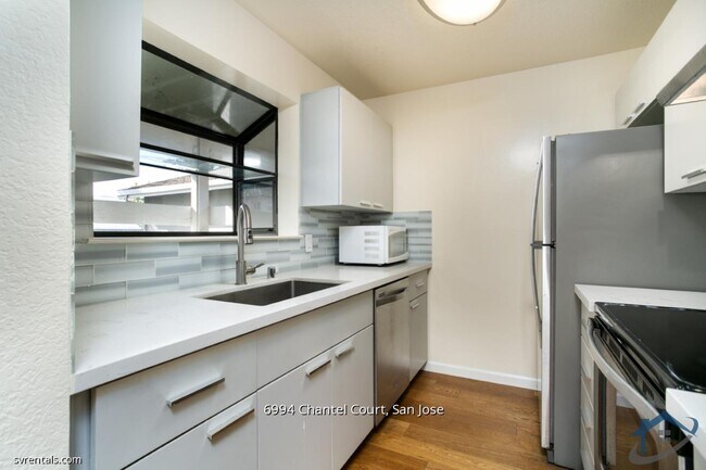 Building Photo - 6994 Chantel Ct