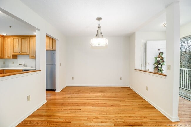 Foto del edificio - 633 Danbury Rd