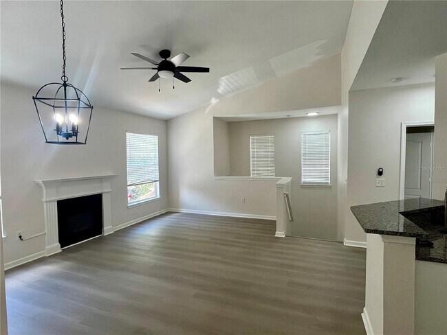 Foto del edificio - 18105 Villa Creek Dr