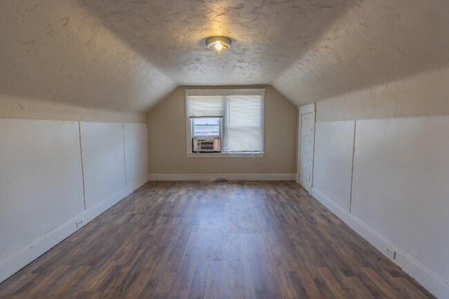 Building Photo - 837 Wayside Rd