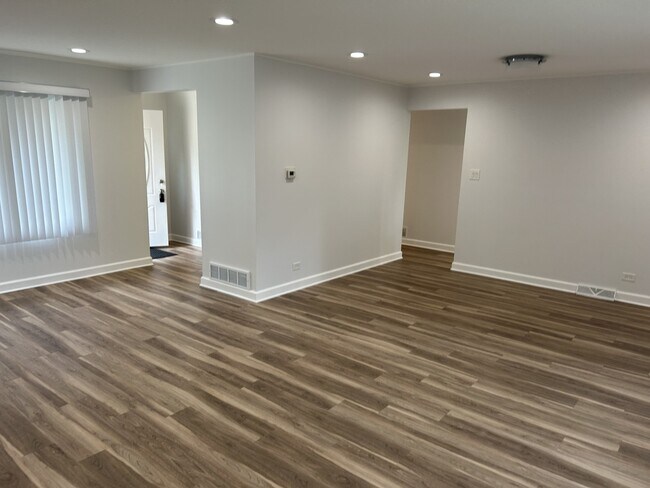 Foto del edificio - 105 N Phelps Ave