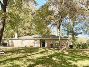 Building Photo - 219 Merrybrook Dr