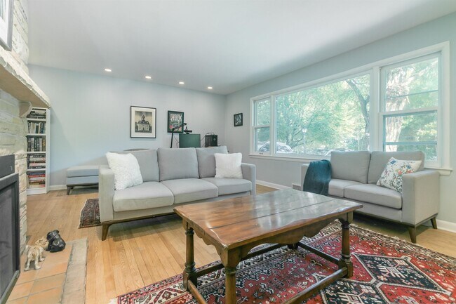 Building Photo - 4117 Chippewa Dr