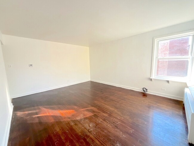 Foto del edificio - 6557 N California Ave