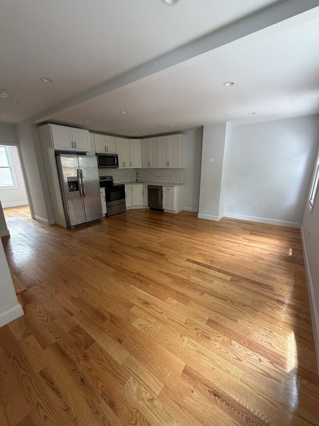 Photo - 2760 Bainbridge Ave Apartment