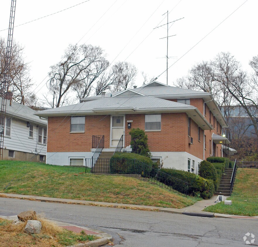 Primary Photo - 250 Livingston Ave