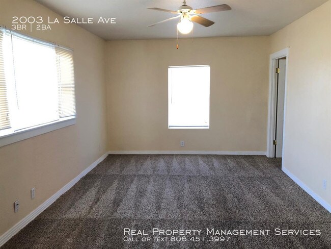 Building Photo - 2003 La Salle Ave