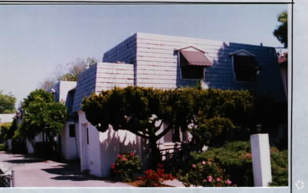 Building Photo - 736 Madison Ave