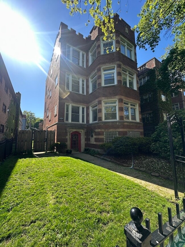 Building Photo - 5138 S Kenwood Ave