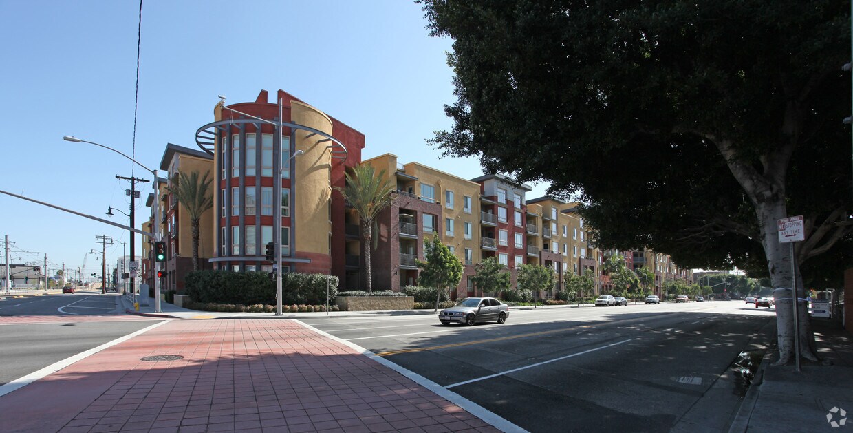 Savoy Apartments Los Angeles, CA
