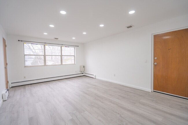 Building Photo - 34 Pleasant Dr