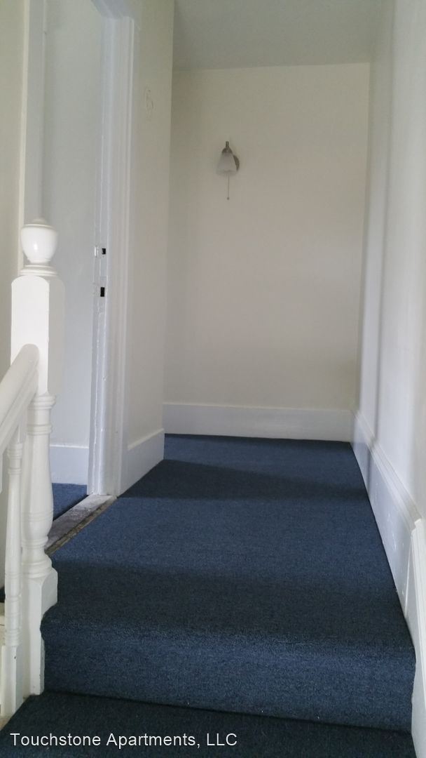 Building Photo - 12-18 Central St