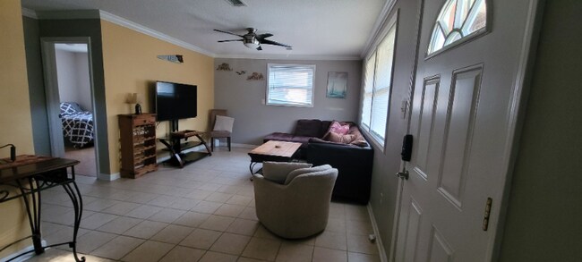Foto del edificio - 332 Woodley Rd