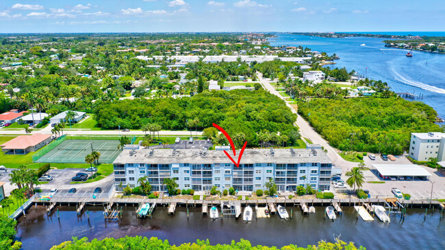Foto del edificio - 689 NE 6th Ct