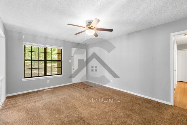 Building Photo - 108 Robin Ln
