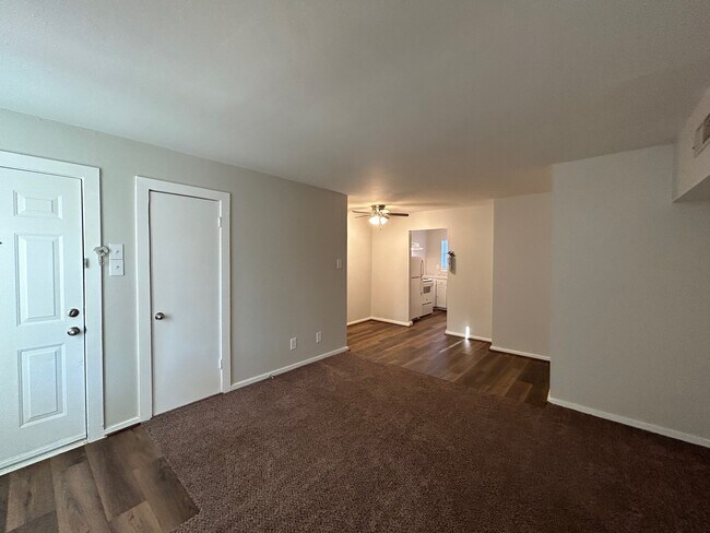 Building Photo - 3629 N MacGregor Way