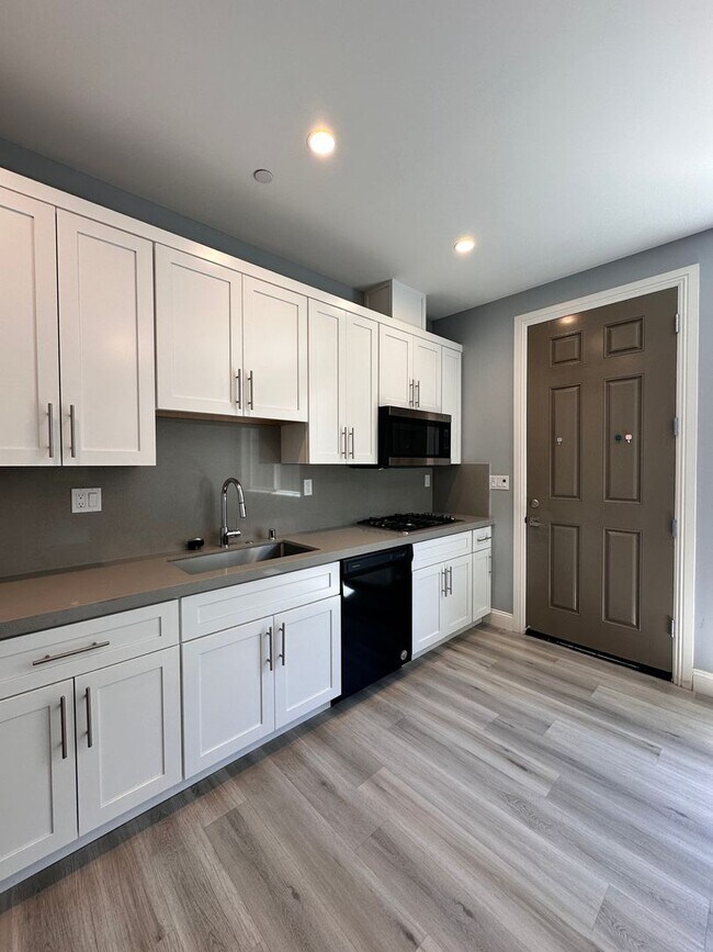 Foto del edificio - Attached separate first floor 1-bedroom, 1...