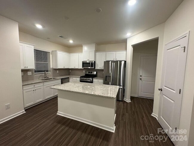 Building Photo - 8100 Ramsburg Dr