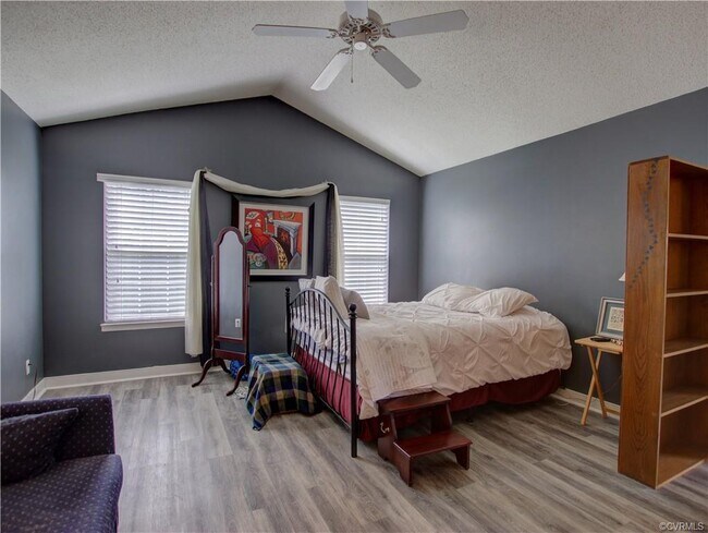 Building Photo - 4704 Twin Hickory Lake Dr